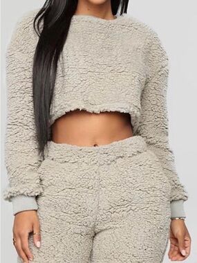 Fashion Nova Cropped Teddy Sherpa Jacket in Light Cream